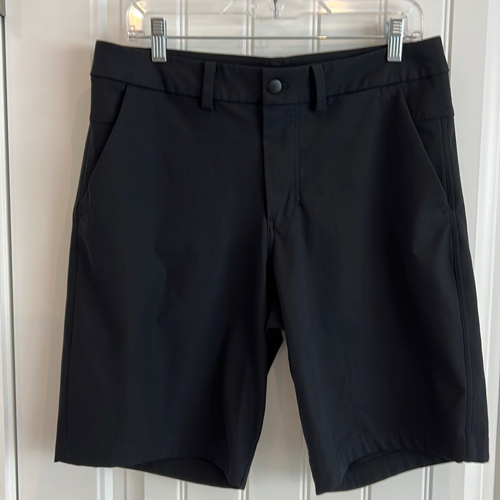 Never worn! men’s Lululemon shorts